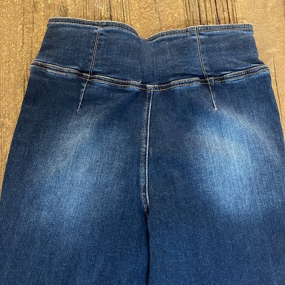 Risen High-Waist Cropped Elastic Banded Jeans - Picture 5 of 11